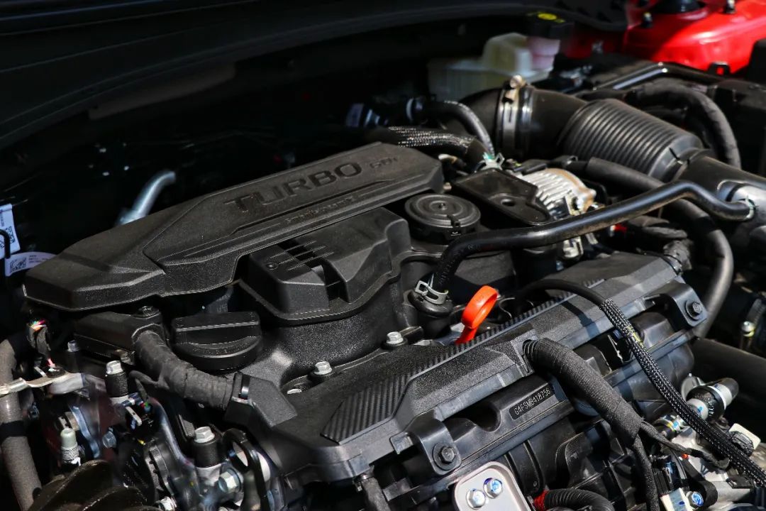 动力方面,途胜l全系搭载都是1.5t发动机 7速双离合变速箱的动力组合.