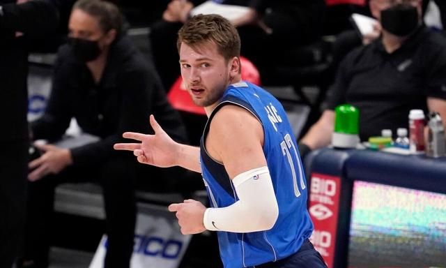 季第2度完成至少30分15篮板;东契奇获得29分7助攻3篮板,理查德森(josh