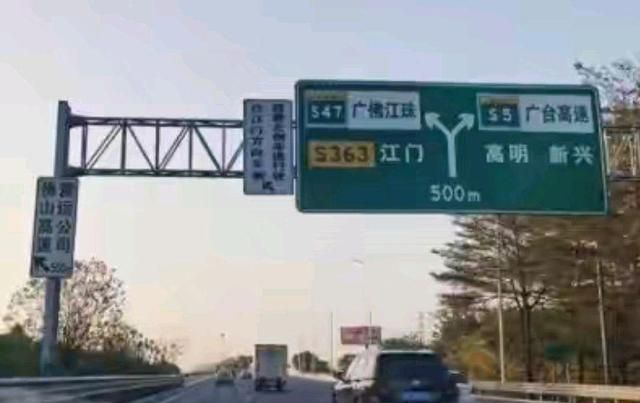 佛山一高速岔路口62万人被罚,网友实测3分钟27辆车压线被拍休闲区蓝鸢梦想 - Www.slyday.coM