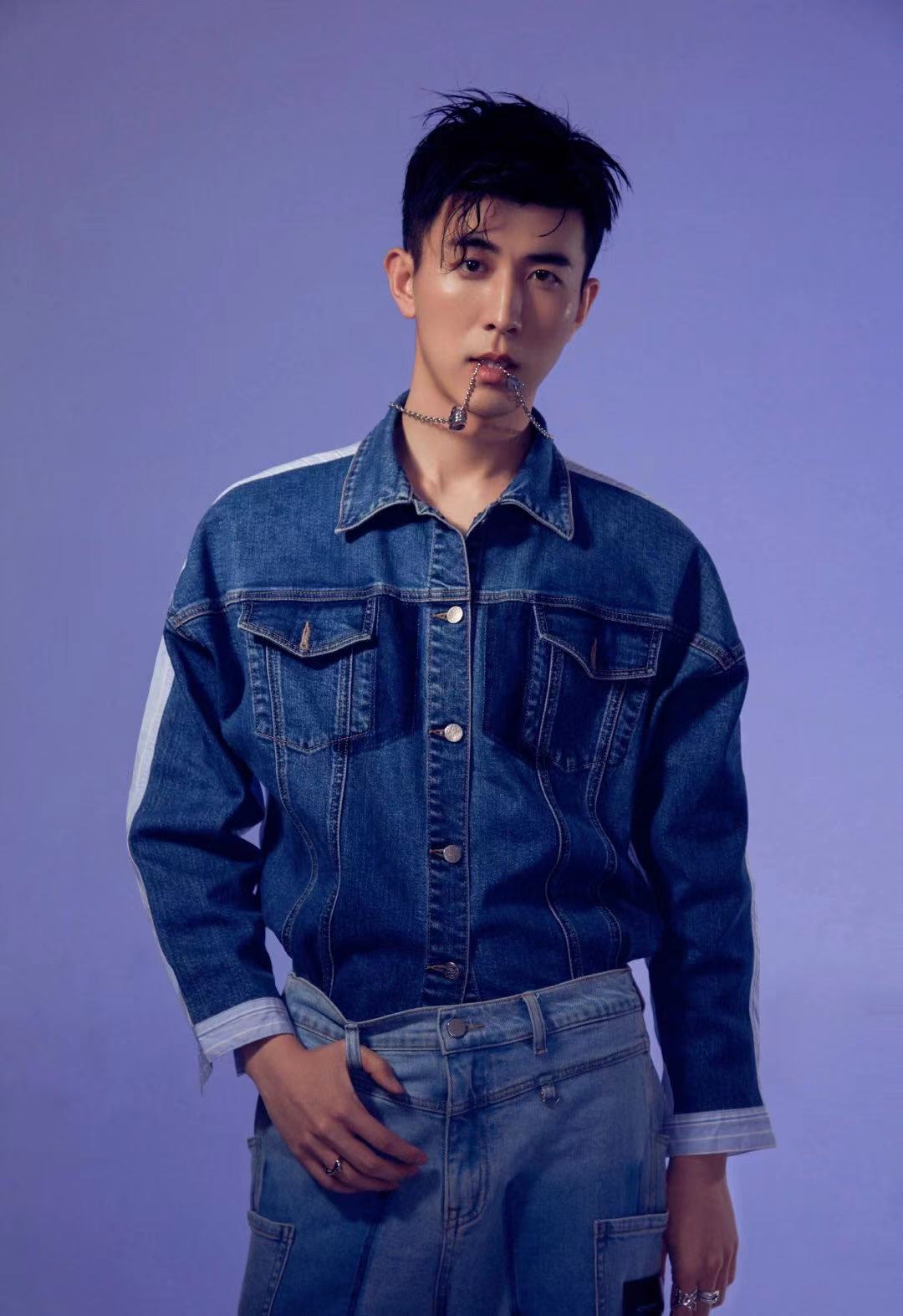 李川穿牛仔look温文尔雅可以说是超帅的感觉