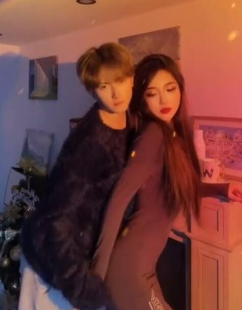 刘洲成有钱泡辣妹，没钱养女儿，还责怪前妻曝光家暴丑闻没了工作休闲区蓝鸢梦想 - Www.slyday.coM