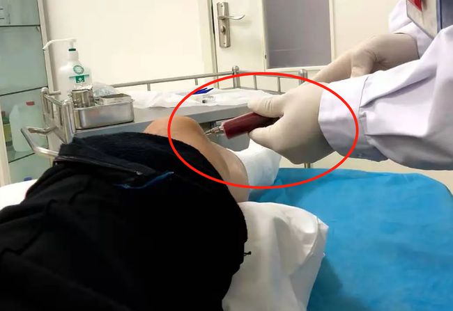 热爱运动的张哲瀚,膝盖有很严重的伤病|张哲瀚|膝盖|膝关节_新浪新闻