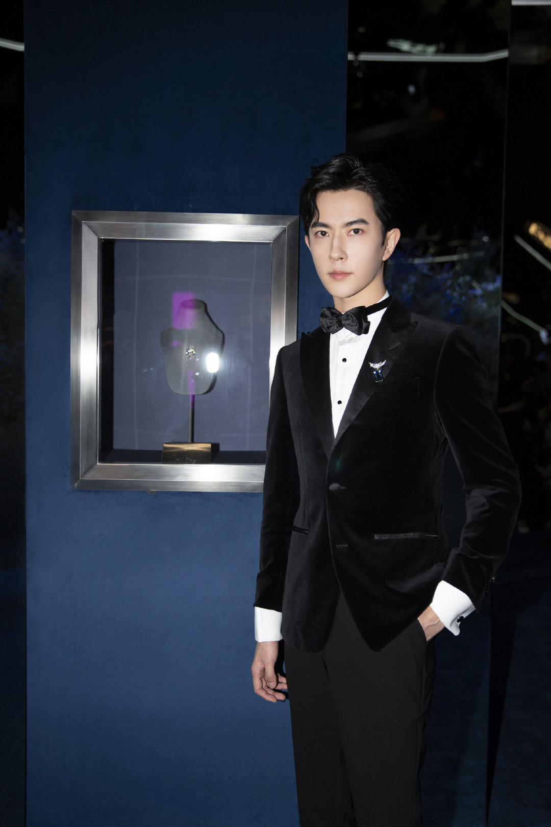 于朦胧黑色西装搭丝绒套装尽显质感和精致雅绅,气宇不凡!