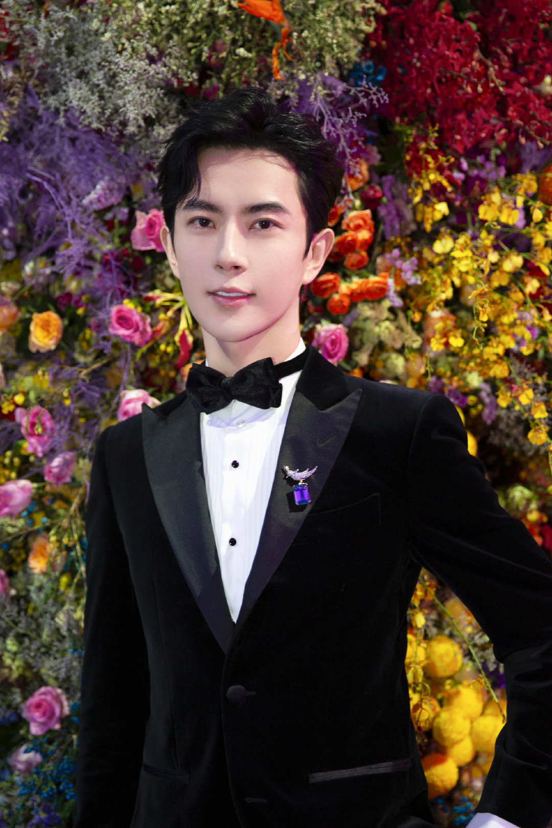 于朦胧黑色西装搭丝绒套装尽显质感和精致雅绅,气宇不凡!