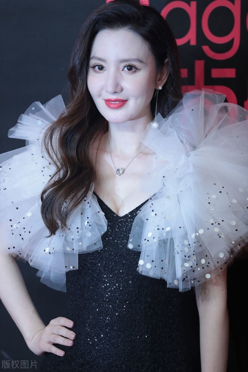 张萌,身材微胖了,看起来更漂亮了