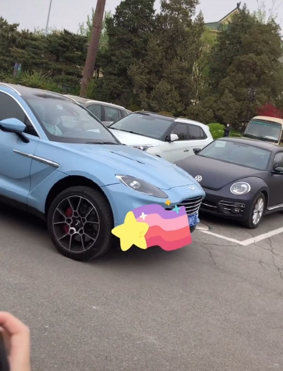 郭德纲爱徒开百万豪车上班曾是大堂经理如今搭档蔡明