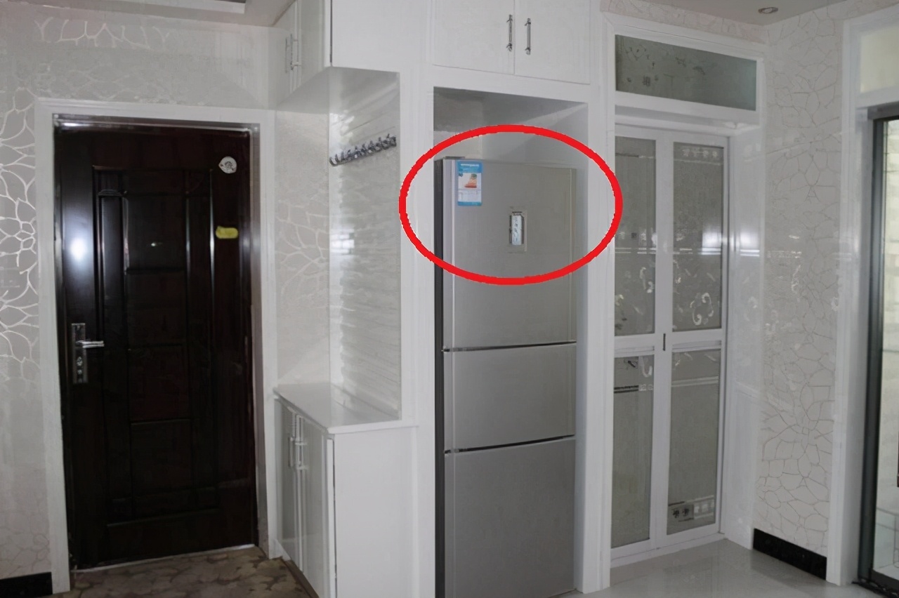 老公非把冰箱内嵌进柜子里完工后发现效果真不错忍不住晒晒