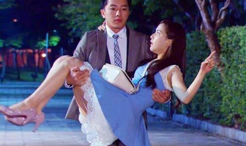 单手公主抱易如反掌 新浪网