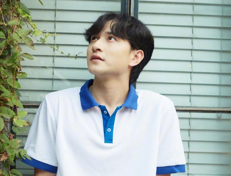 刘洲成有钱泡辣妹，没钱养女儿，还责怪前妻曝光家暴丑闻没了工作休闲区蓝鸢梦想 - Www.slyday.coM