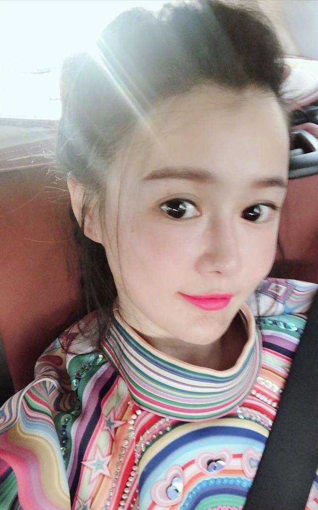 38岁邹市明身价破亿妻子冉莹颖晒新发型少女感十足