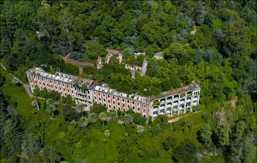 苏联解体后宏伟的疗养院成了废墟绝非战争导致那是什么原因