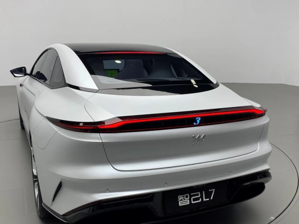 上汽高端品牌智己发布首款车型-新浪汽车