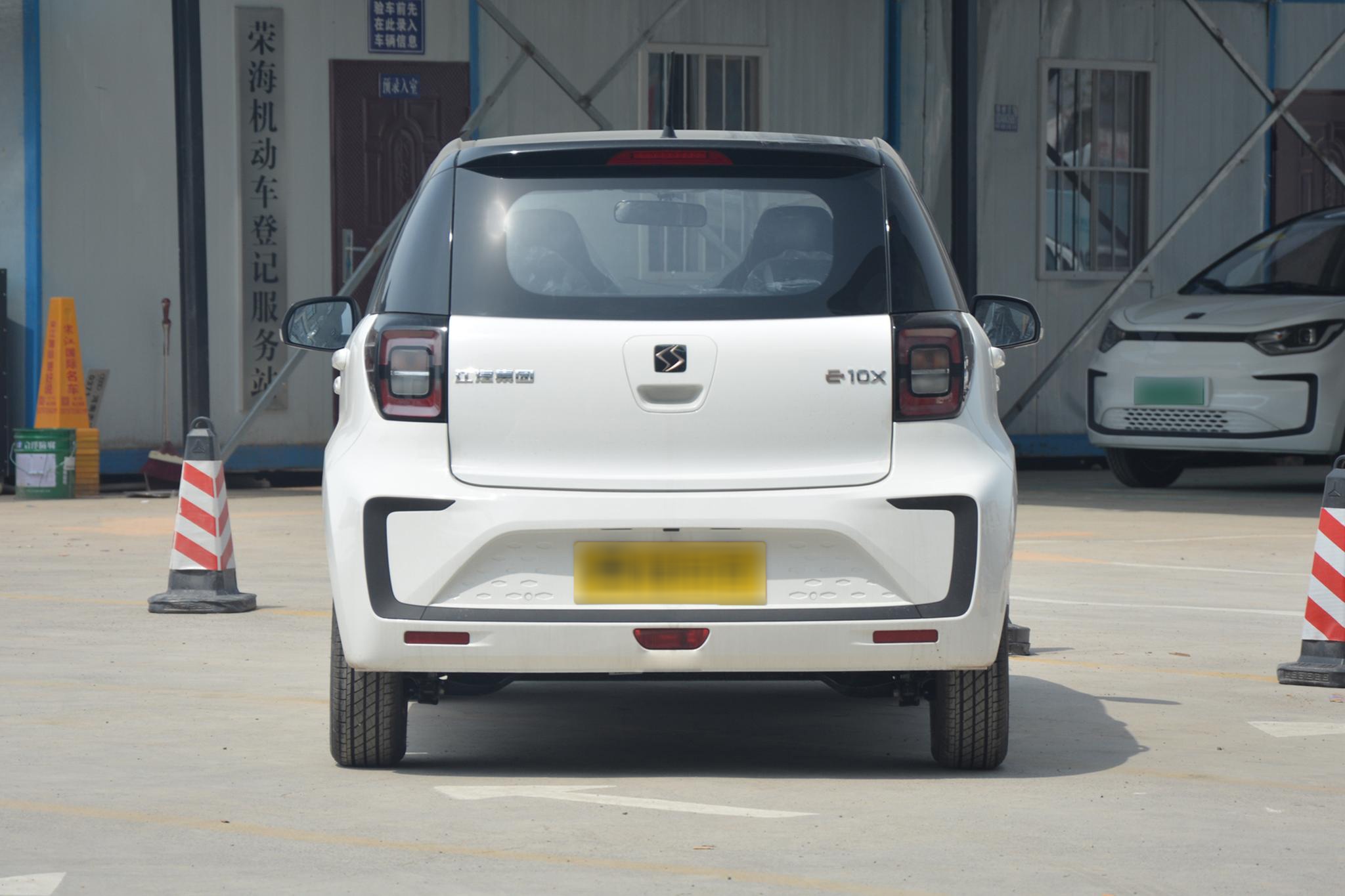 入门纯电动车之间的对决思皓e10x对比宏光miniev