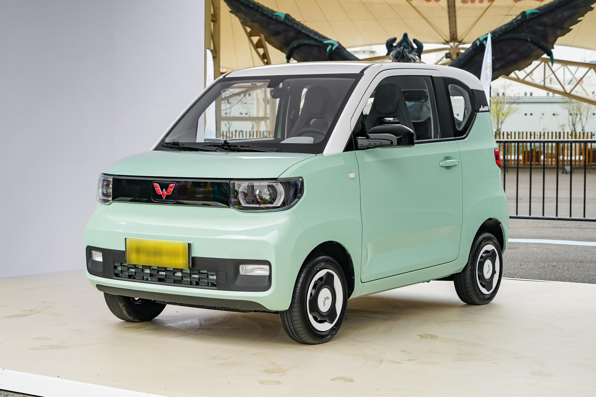 入门纯电动车之间的对决思皓e10x对比宏光miniev