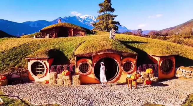 玉龙雪山很美,霍比特小屋很唯美,当然,人也很美