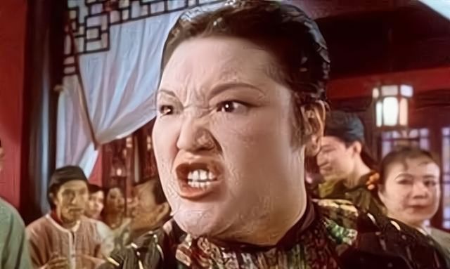 可超市老板不愿意了,凶神恶煞的让二人把车立刻开走.