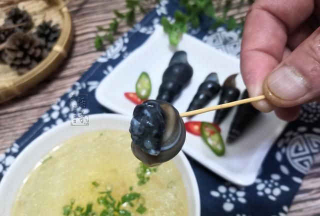 水库游泳捞到苦螺王肉q汤鲜老爸65岁了这么大头次见