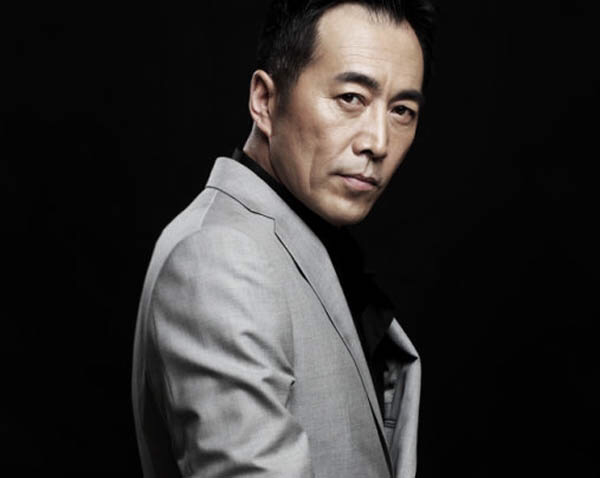 60岁老戏骨郑晓宁老太多家里双层楼梯装修奢华一件外套1万多