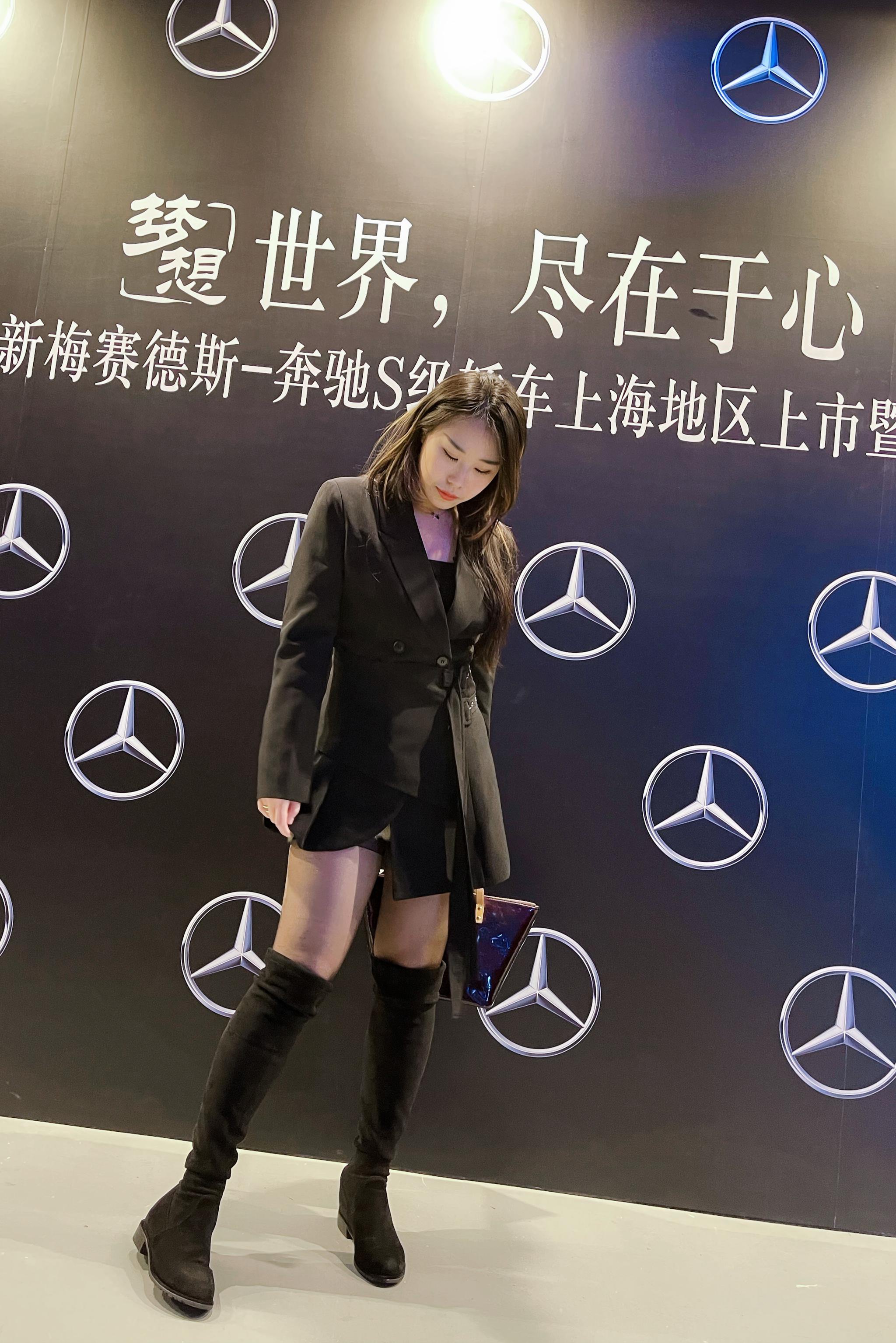 歌手叶莺现身2021全新梅赛德斯奔驰s级轿车上海地区上市发布会