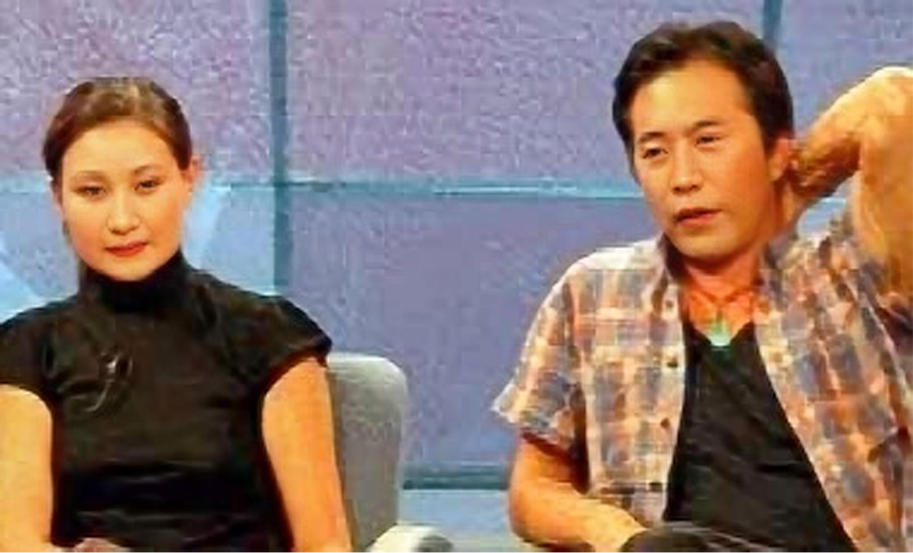 但在2017年,有媒体爆料郑晓宁婚内出轨并与一名名叫黄育莉的女子育有