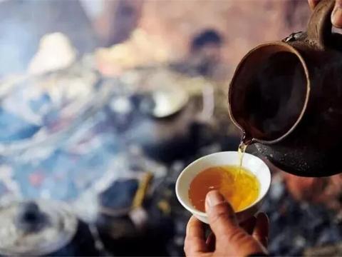 茶马古道上的火塘文化:烤茶做饭取暖 散发着独特气息|火塘|烤茶|思茅_新浪新闻