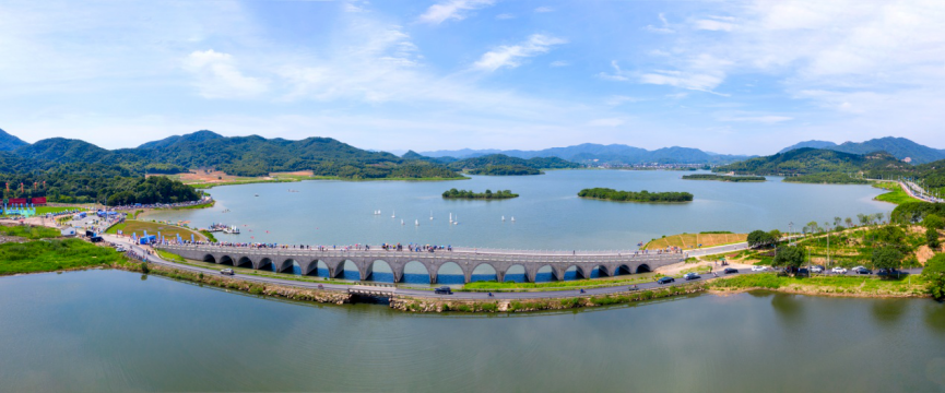 皂李湖实景图皂李湖风光秀丽,鱼虾肥美,已经成为上虞必游的景点只一