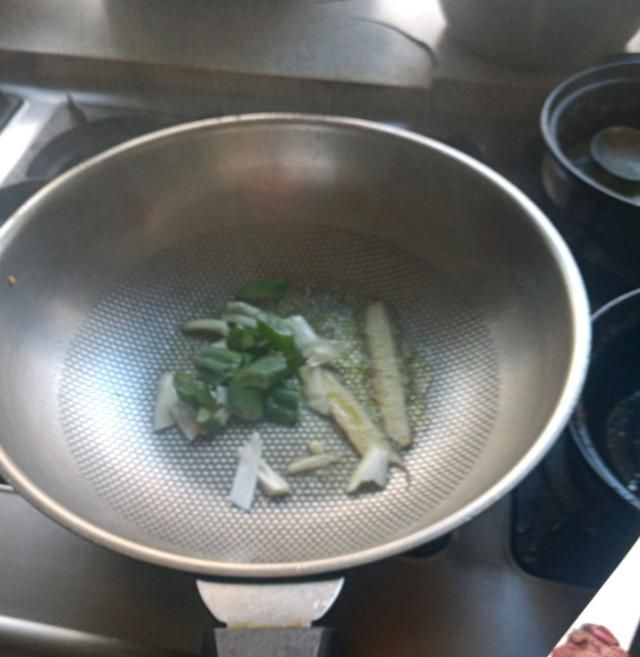 腰膝酸软的老人要多吃这种食物,改善腰膝不适,增加身体抵抗力休闲区蓝鸢梦想 - Www.slyday.coM 腰膝酸软的老人要多吃这种食物,改善腰膝不适,增加身体抵抗力休闲区蓝鸢梦想 - Www.slyday.coM