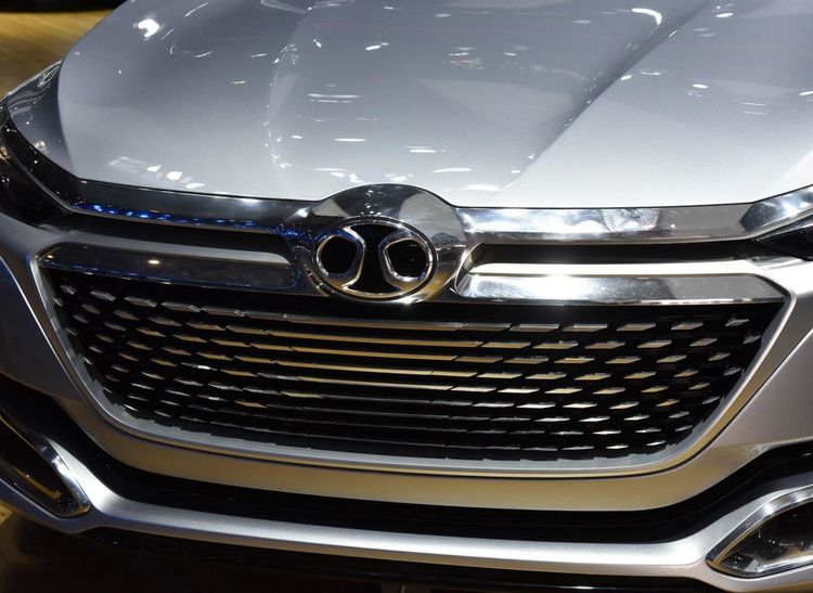 北汽终于换掉"猪鼻子"车标,新车标一亮相,网友:换回来吧!