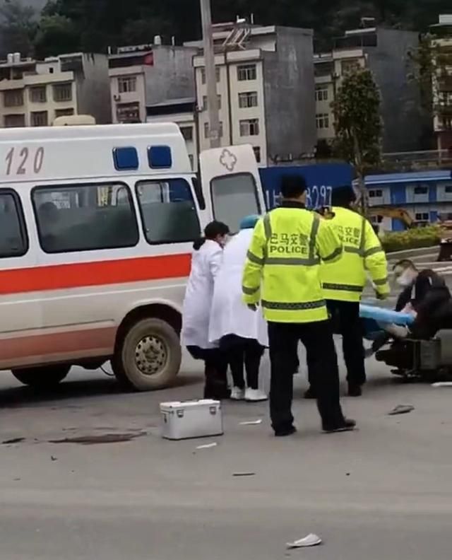 两次暴击?外卖小哥车祸后遭救护车再次碾压,现场发出骨头断裂声休闲区蓝鸢梦想 - Www.slyday.coM
