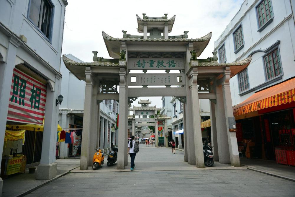 广东一牌坊街牌坊数多达上百座是国内牌坊最密集的地方