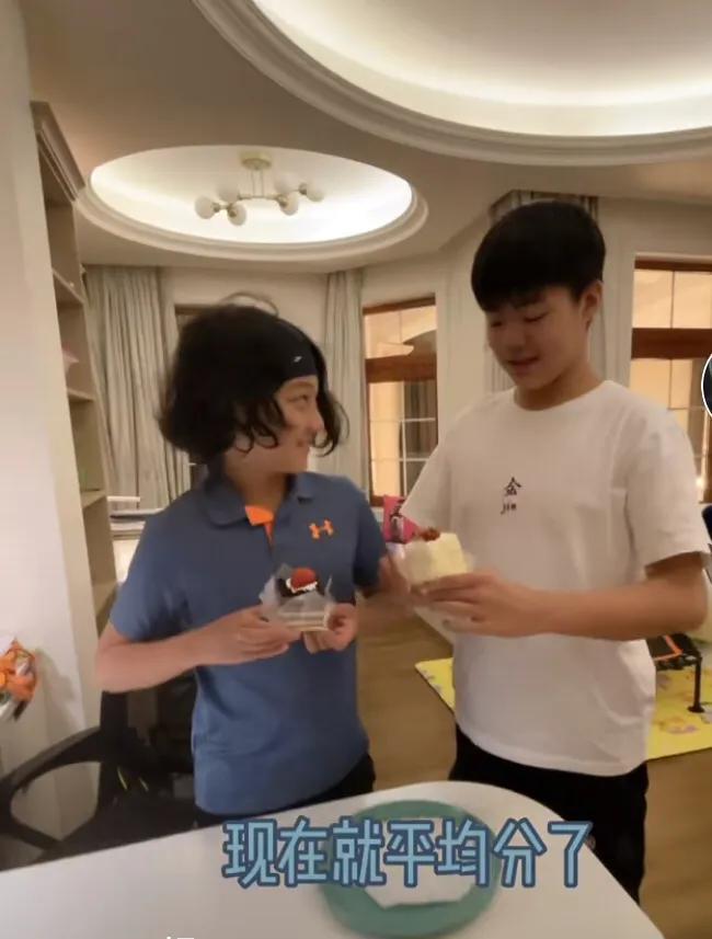 相信在爸妈的支持下,只要金遥源把演员这条路坚持下