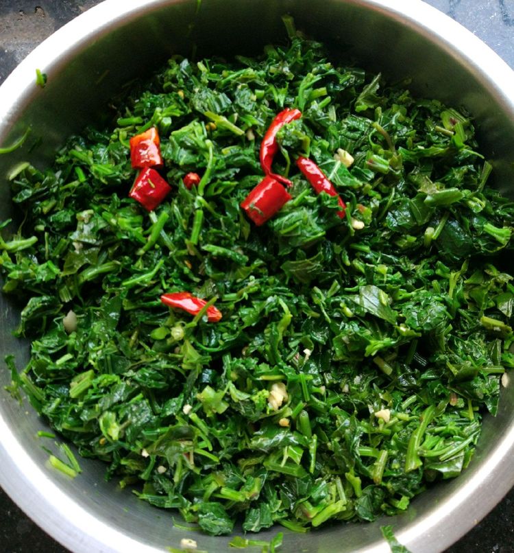 烹饪小技巧:这道凉拌灰灰菜的做法大家喜欢吗,灰灰菜和荠菜一样,虽然