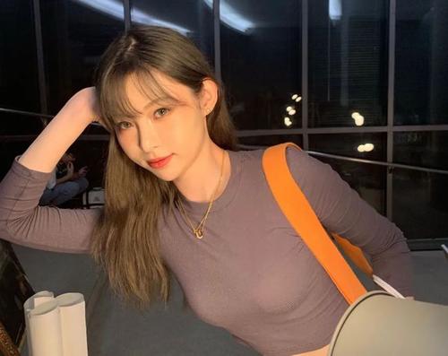 痞幼失恋后彻底放飞自我不玩机车扮宫女新照至少胖了10斤