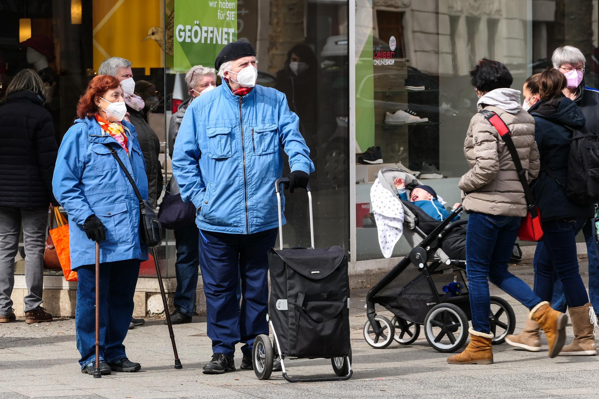 德国累计新冠确诊病例超过300万例|新冠肺炎_新浪新闻