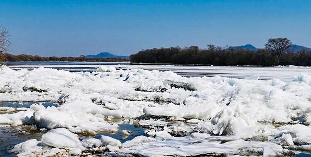 东方红乌苏里江珍宝岛段出现武开江