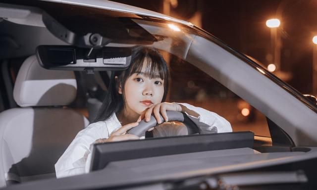 欧拉白猫凭何月销2406台大空间长续航是关键