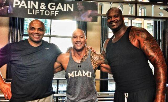 泰森作为著名的重量级拳王,已经是非常强壮的人了,但是他的身高只有1.