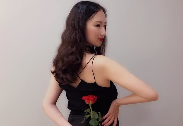 比何雯娜还美的体操女神,退役后身材依旧柔软,如今是一校之长|李红杨