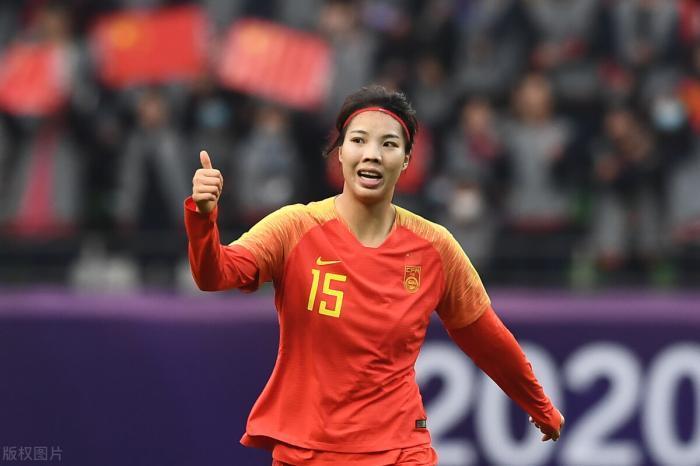 原本踢后腰的她被名帅改造成中锋,如今表现不俗,成中国女足奇兵|杨曼