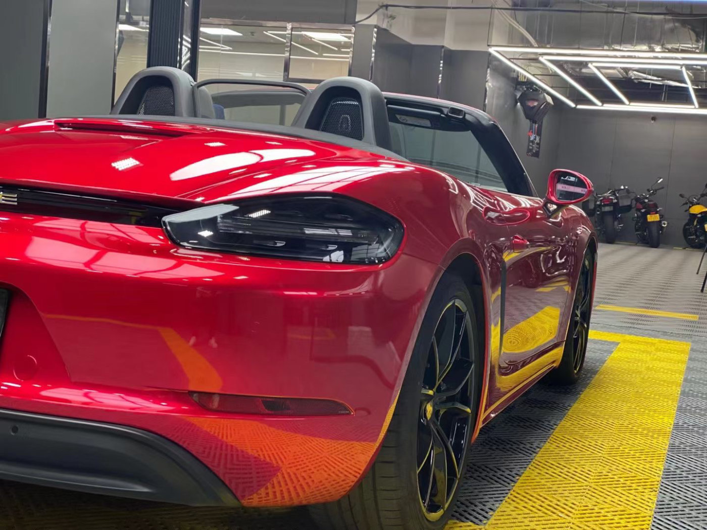 保时捷718全车换色魂动红 红出圈的还有谁?