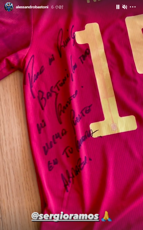 巴斯托尼生日晒拉莫斯送的亲笔签名球衣谢谢偶像