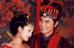 "薛绍"赵文瑄露面!身材发福肚腩突出无往日风采,61岁还没结婚