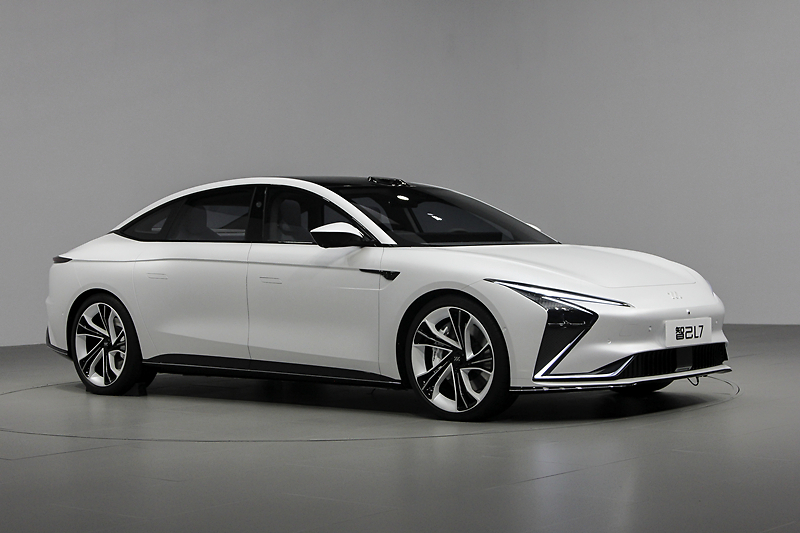 上汽新四化7年成果智己l7