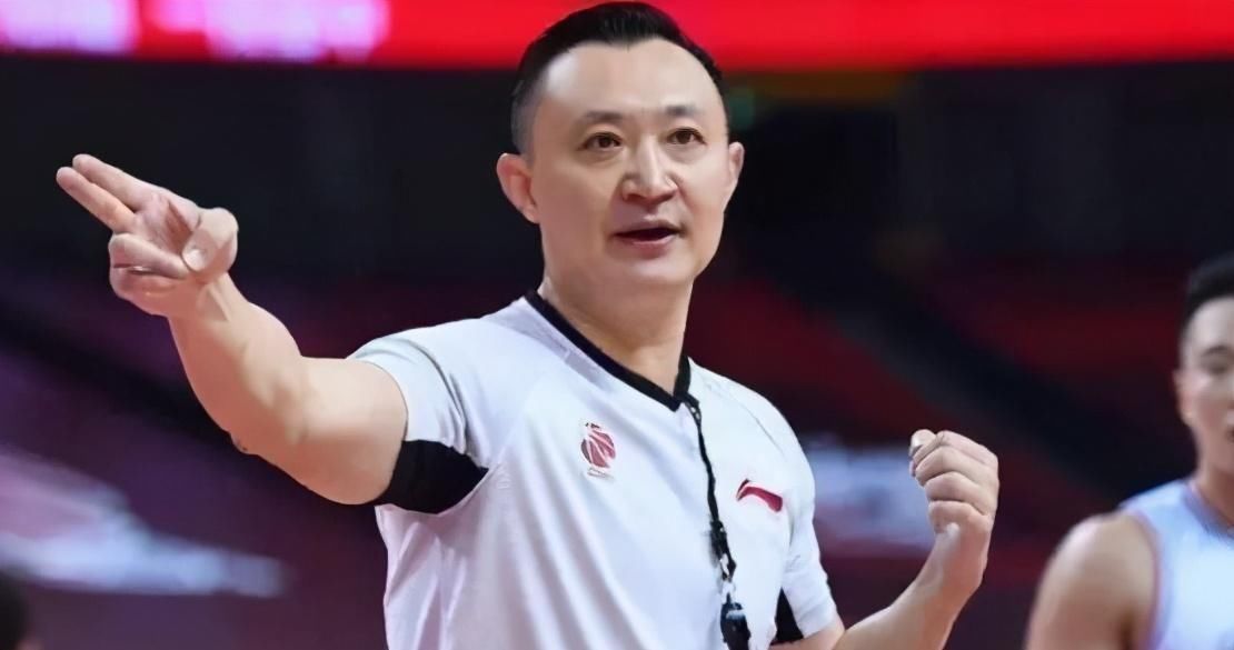 cba裁判闫军痛失底线无视北控肘击和二次运球他或遭篮协重罚