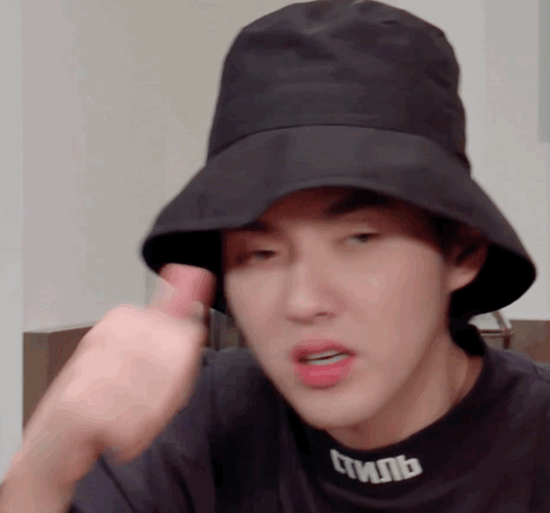 爆款,各路潮人,明星都在穿,之前吴亦凡他们几个还把国潮店开到了日本