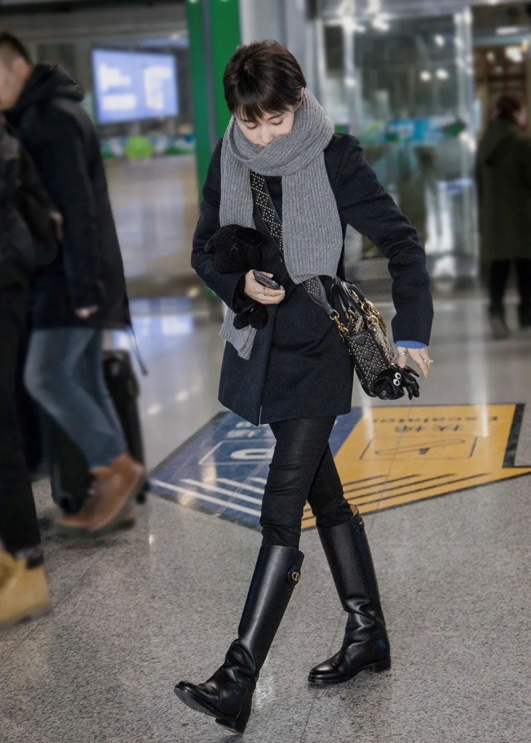 王子文官宣恋情刷爆热搜穿搭比恋情还好嗑