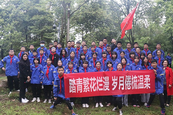 在行走中磨练意志 大足区城西中学开展远足活动