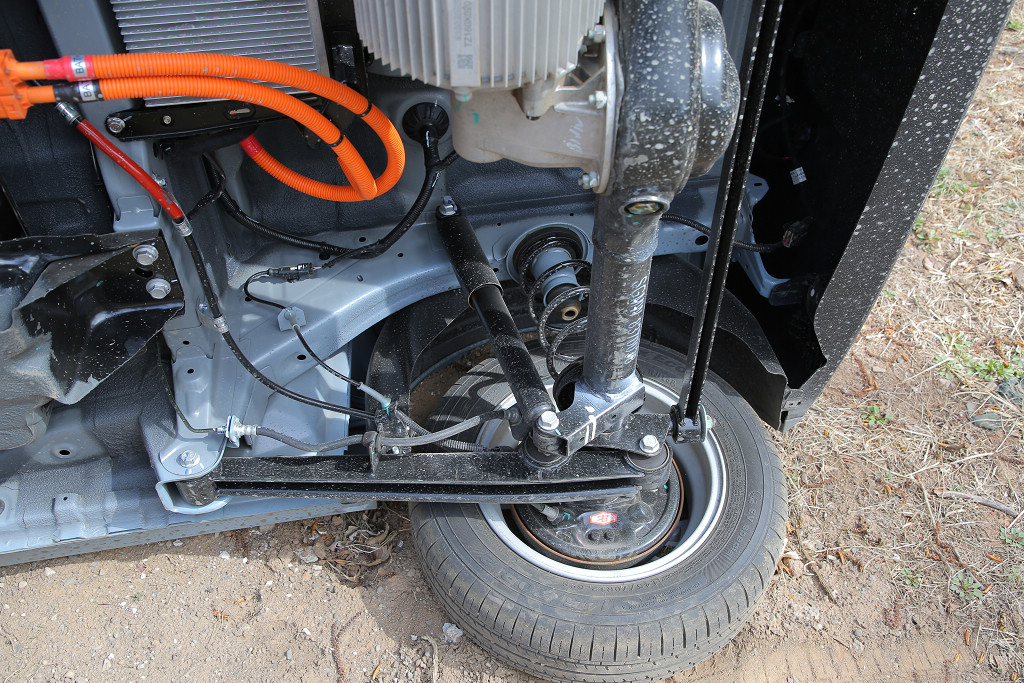 将成本控制到极限 宏光miniev车顶地板底盘结构篇