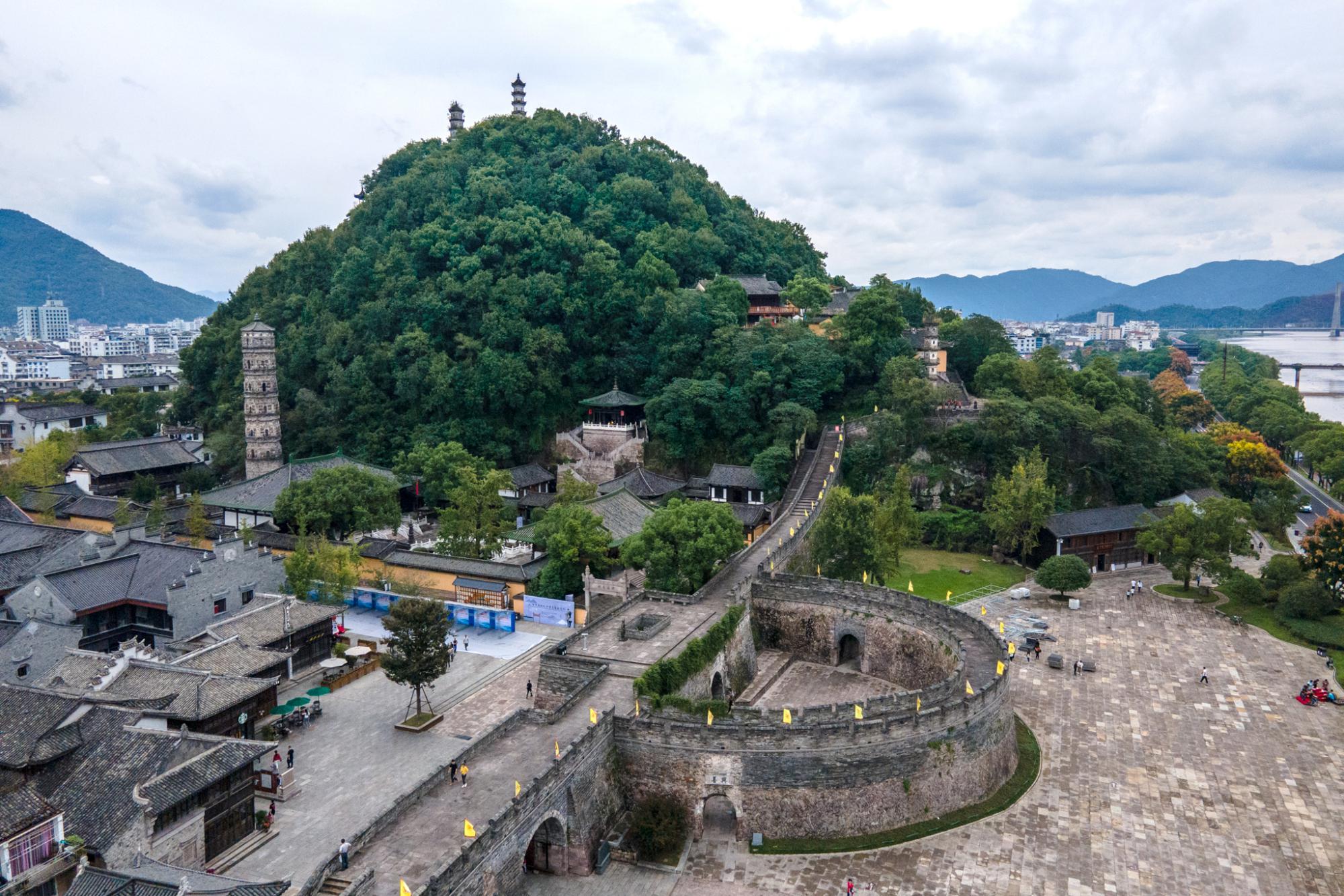 浙江这座小城竟有长城专家称是北京八达岭的蓝本被誉江南长城