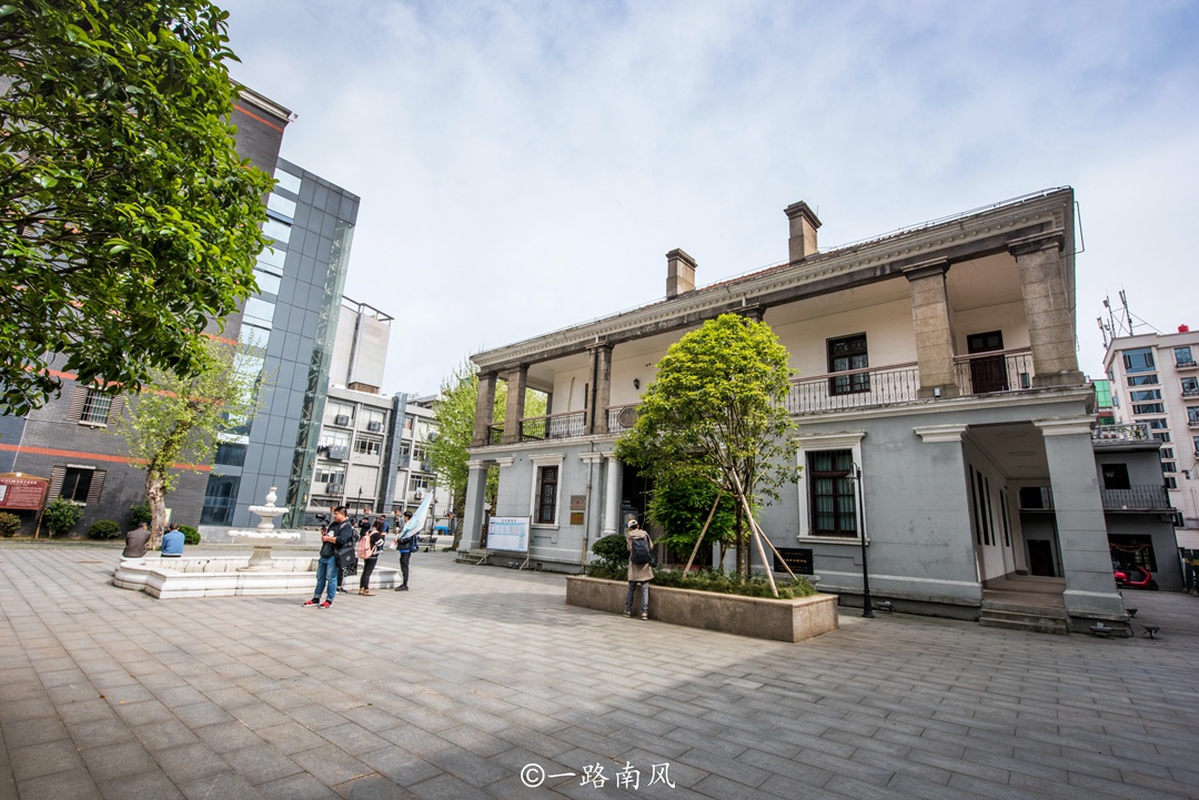 九江租界旧址博物馆毗邻滚滚长江,目前是免费开放的.